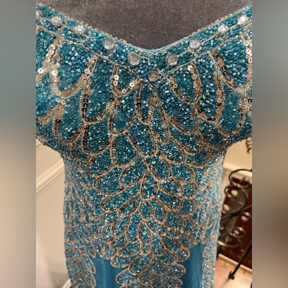 Dress - Picture 3 of 3